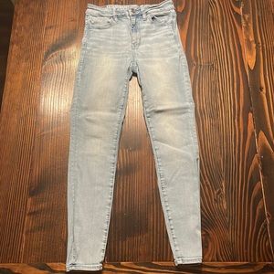 American Eagle Light Wash Skinny Jeans
